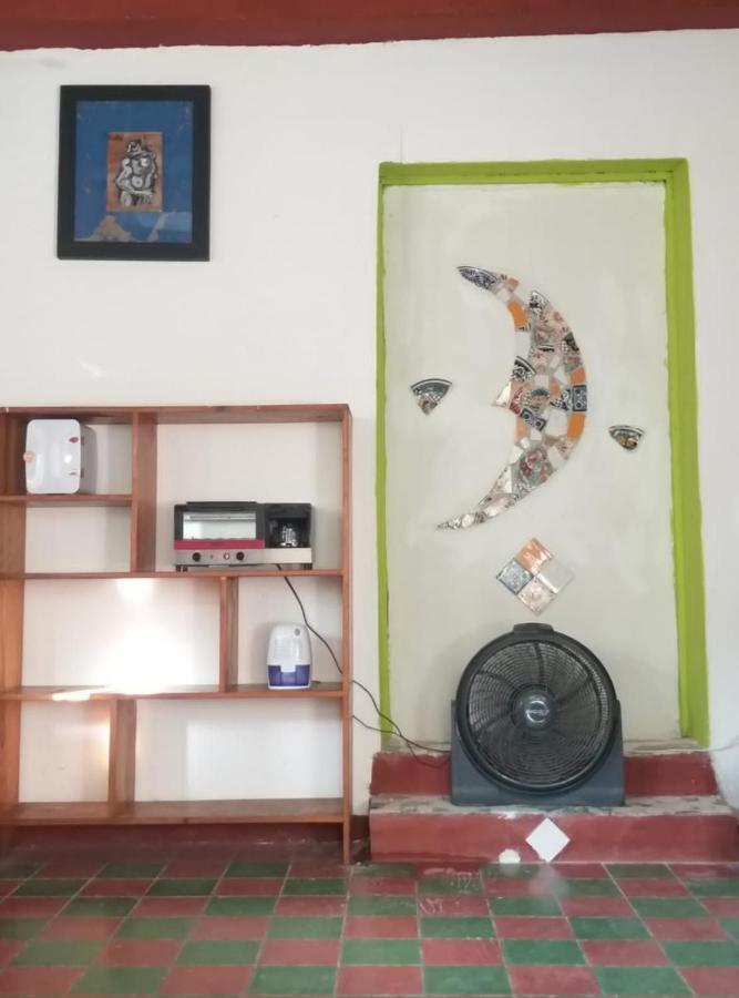 Habitación en casa particular Estudio Y Terraza Con Vista Al Mar Por El Malecon *