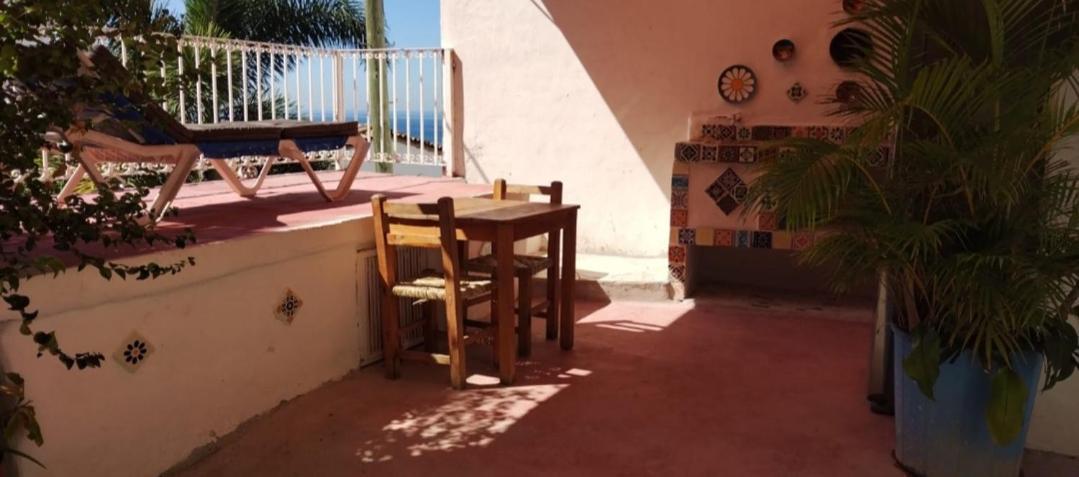 Estudio Y Terraza Con Vista Al Mar Por El Malecon Habitación en casa particular *