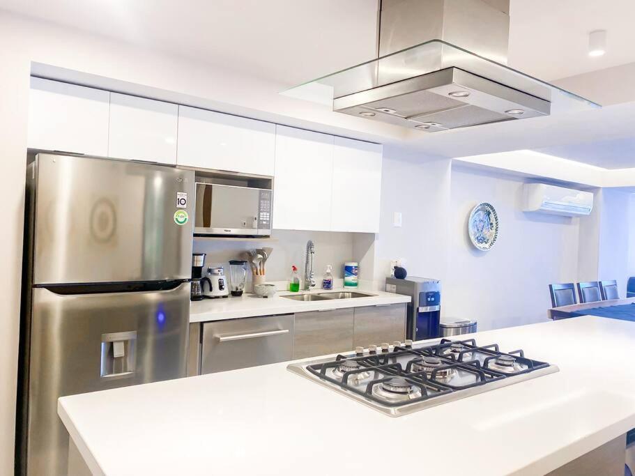 Large Front 2bed/2bath Condo: Save $50+/nt! Apartment Puerto Vallarta