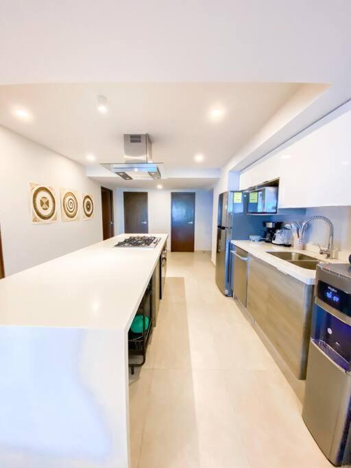 Large Front 2bed/2bath Condo: Save $50+/nt! Apartment