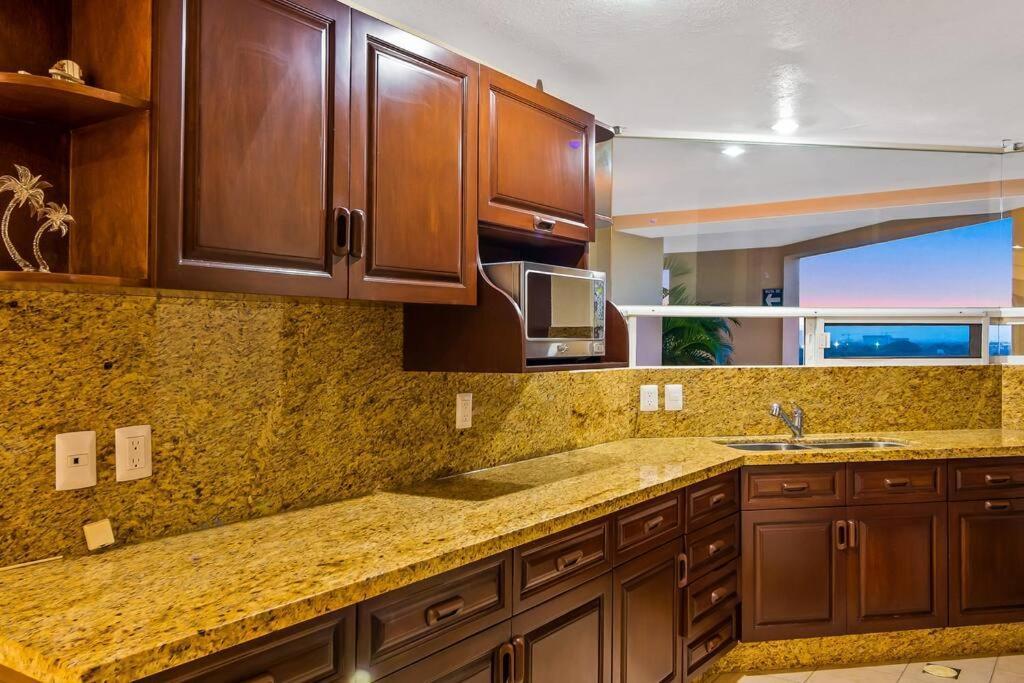 Front-ocean Views-marina Luxury Condo-bvg Apartment