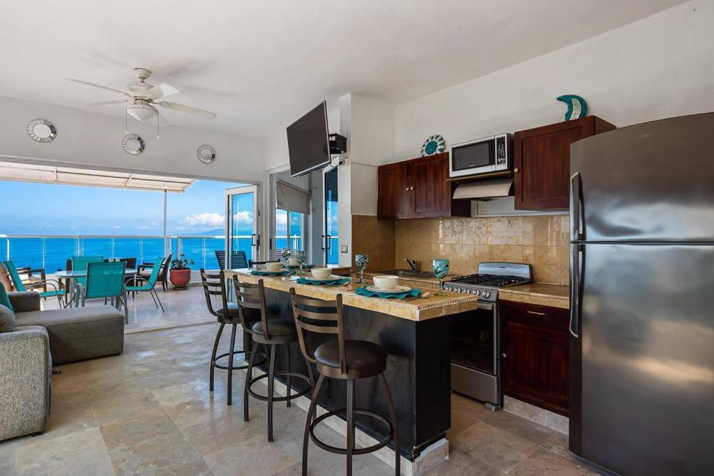 Stunning Views~2 Min-romantic Zone~free Transport~ Apartment