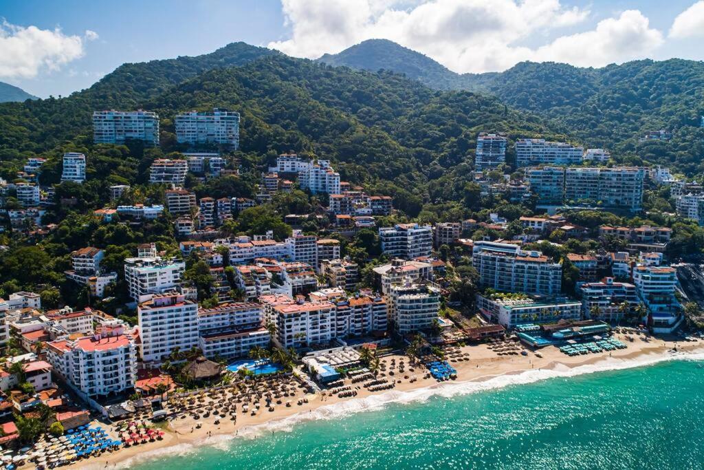 Apartment Stunning Views~2 Min-romantic Zone~free Transport~ Puerto Vallarta