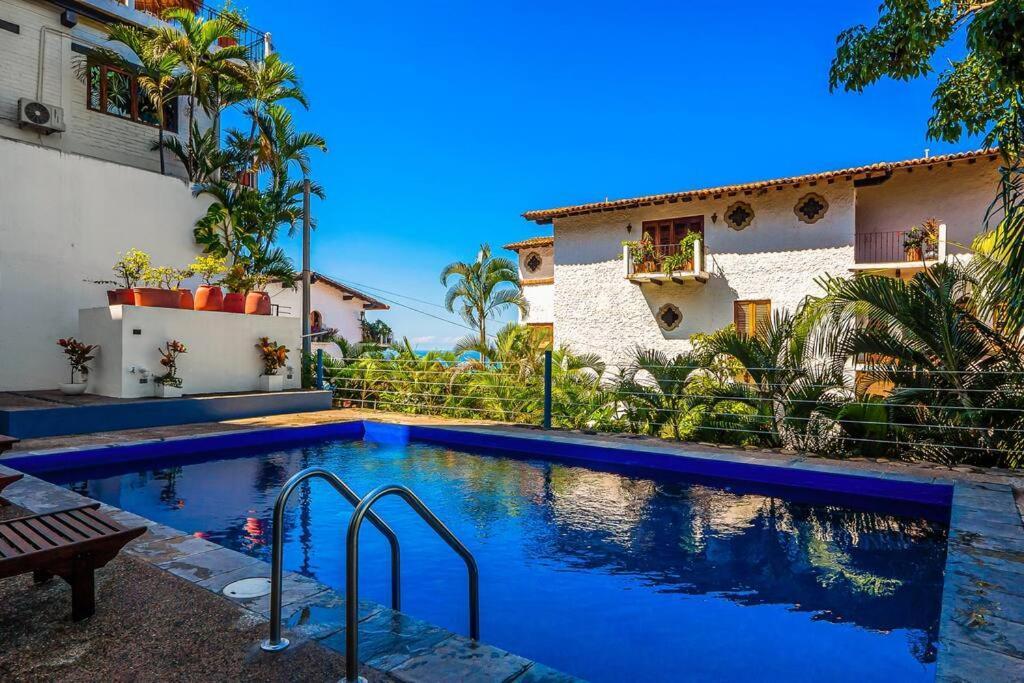 Stunning Views~2 Min-romantic Zone~free Transport~ Apartment Puerto Vallarta
