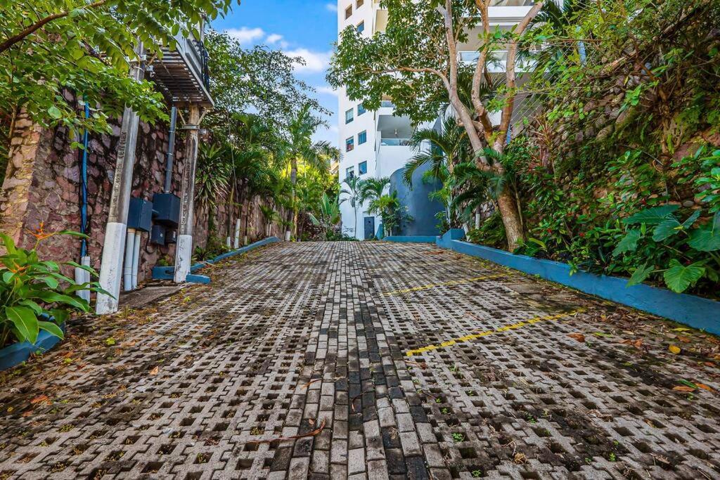 Stunning Views~2 Min-romantic Zone~free Transport~