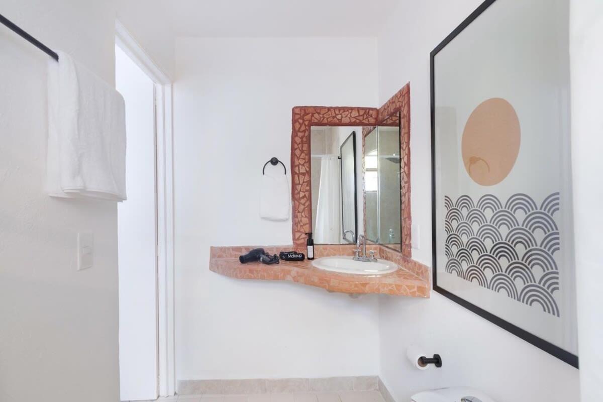 1br One Block Away To A Beautiful *