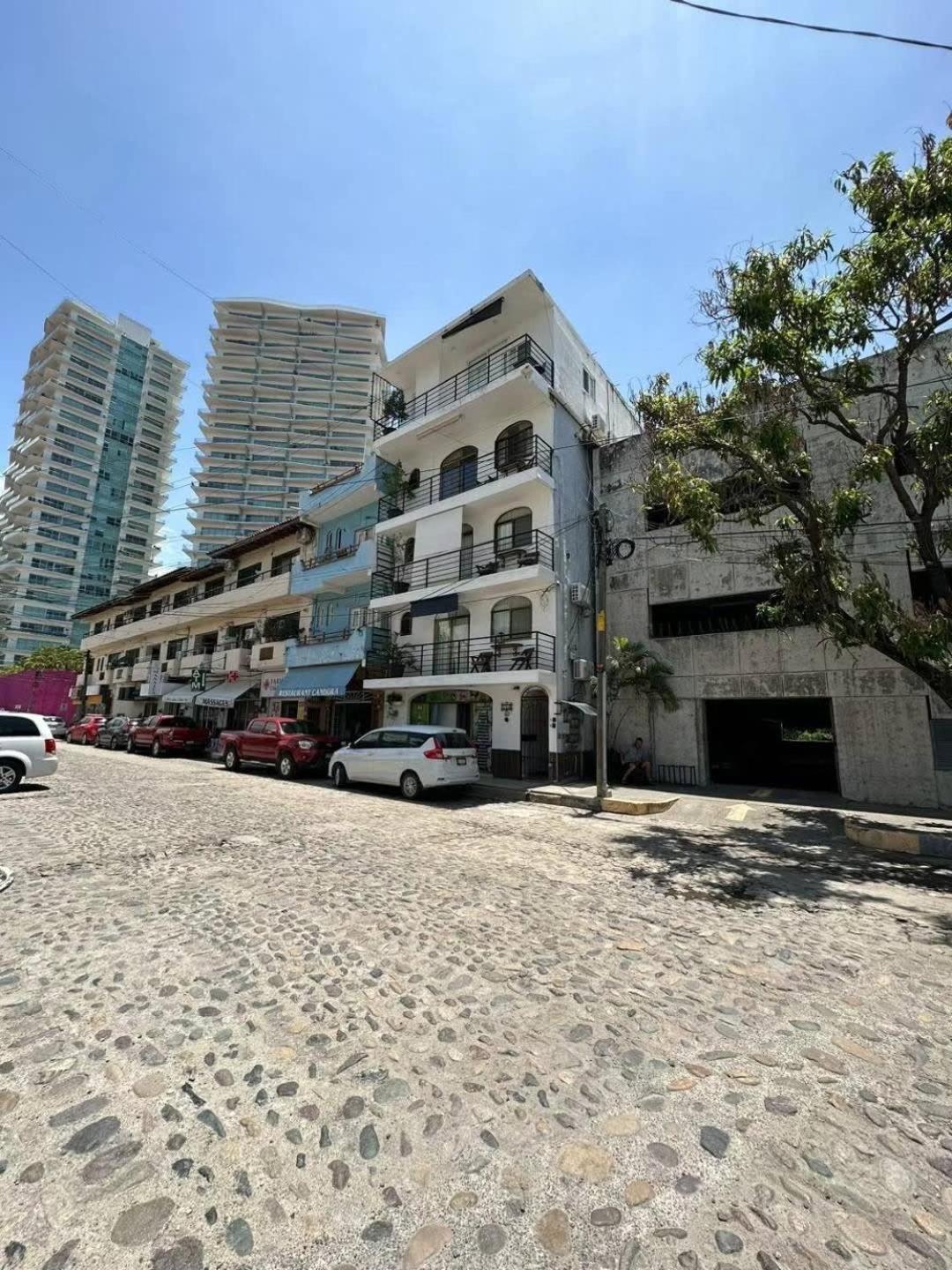 Apartment 1br One Block Away To A Beautiful *
