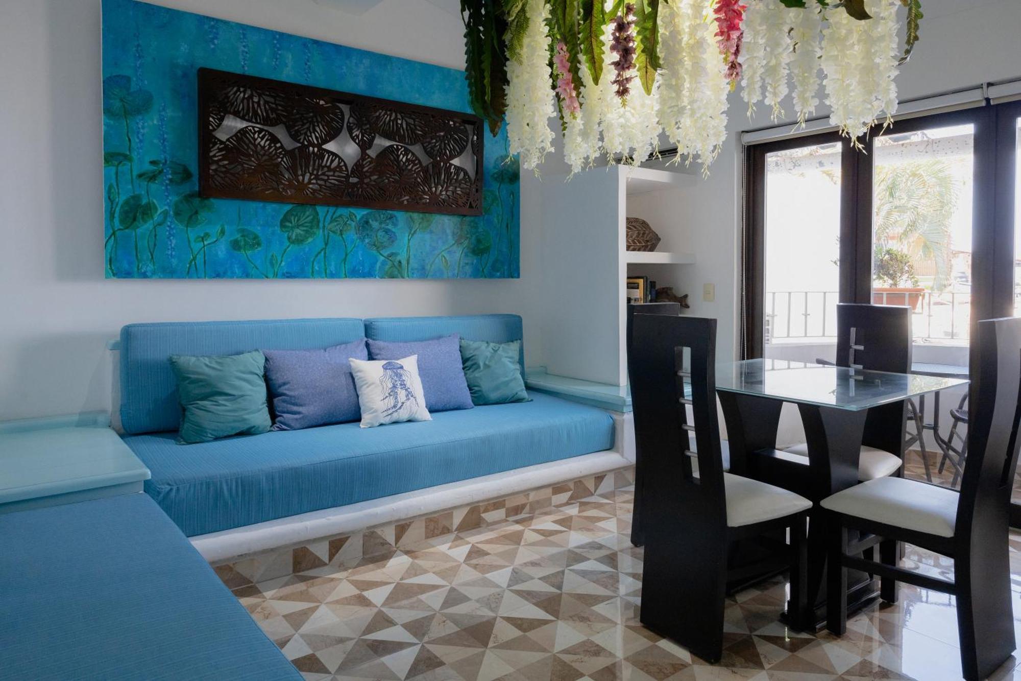 Casa Galeria Front *