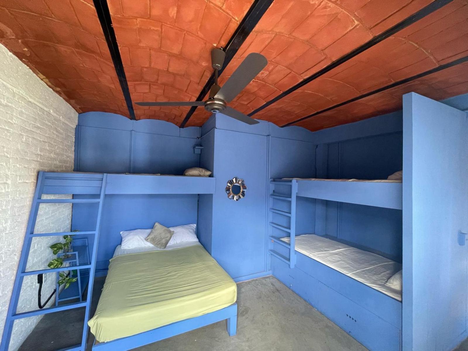 Hostel Canova & Pizza Puerto Vallarta