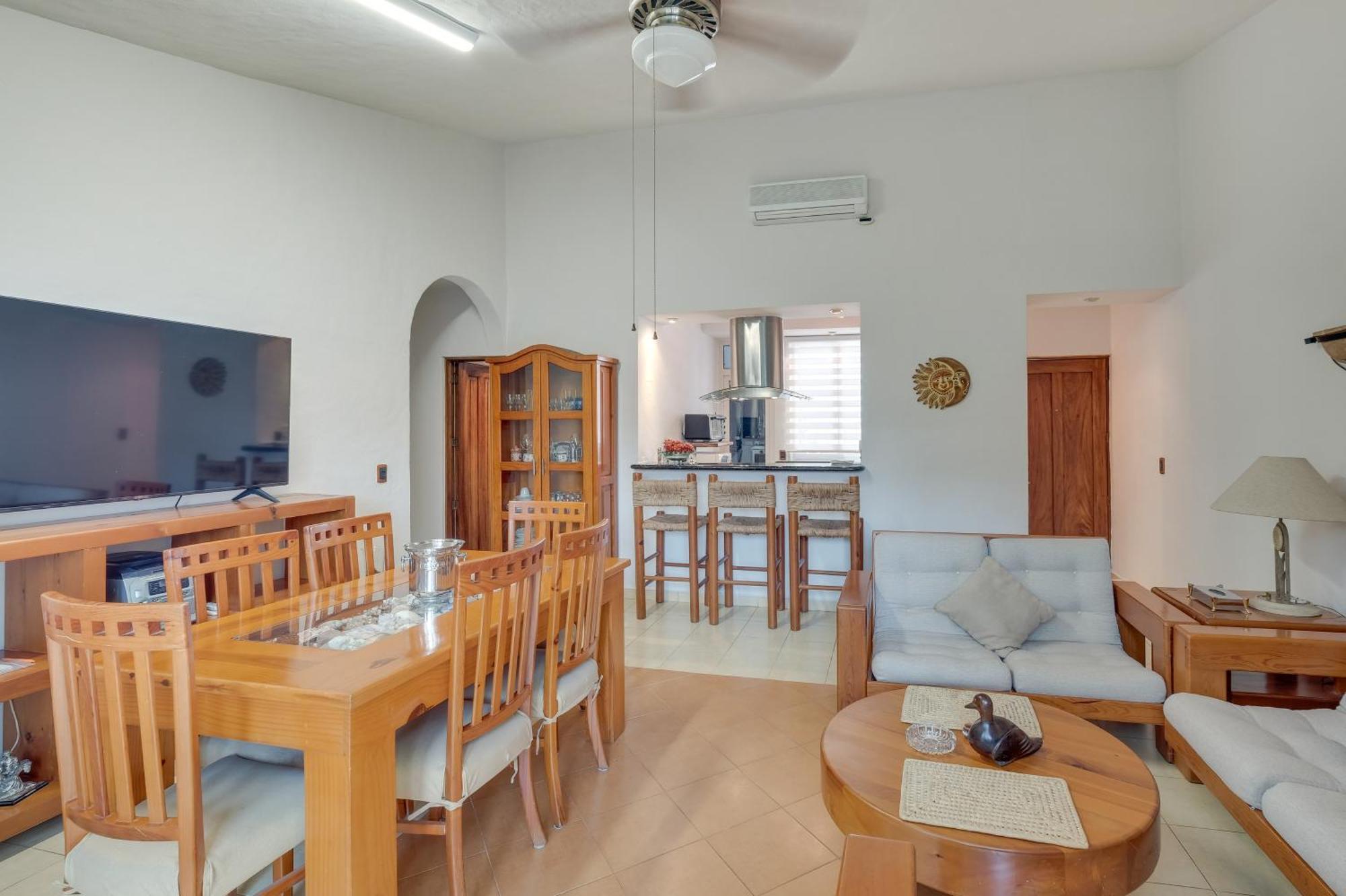 Hideaway With Balcony And Pool! Apartamento *