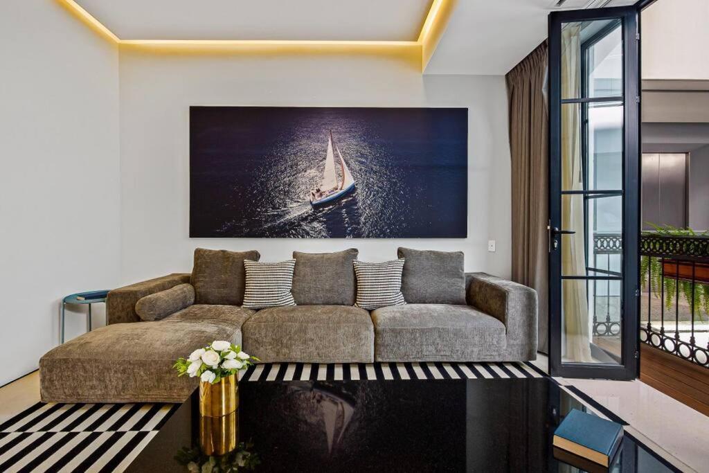 Pier 57 - 410 Amazing 2 Bedroom Romantic Zone *