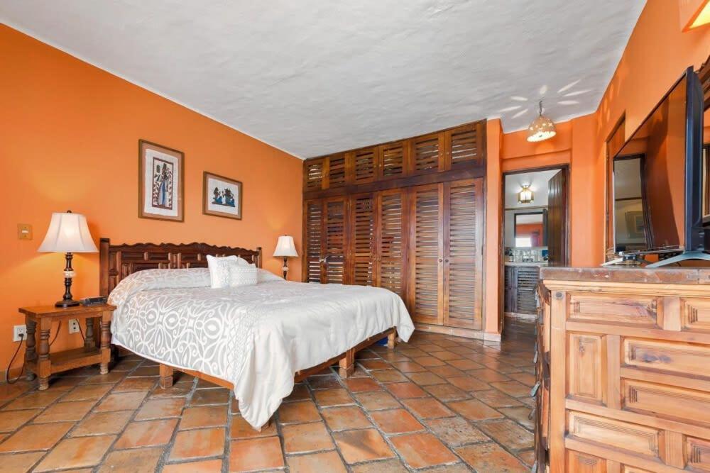 Ocean View 2br Condo-balcony-beach-pool Apartment