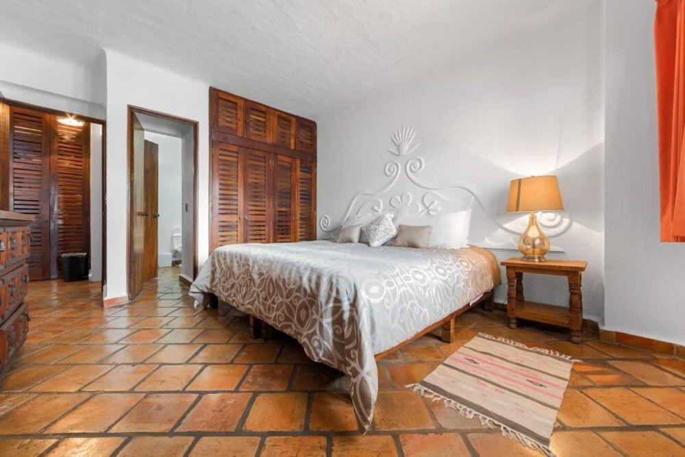 Ocean View 2br Condo-balcony-beach-pool Apartment *