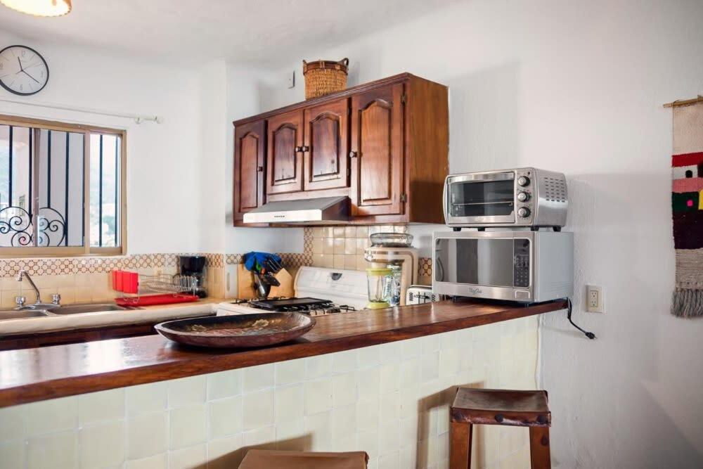 Ocean View 2br Condo-balcony-beach-pool *