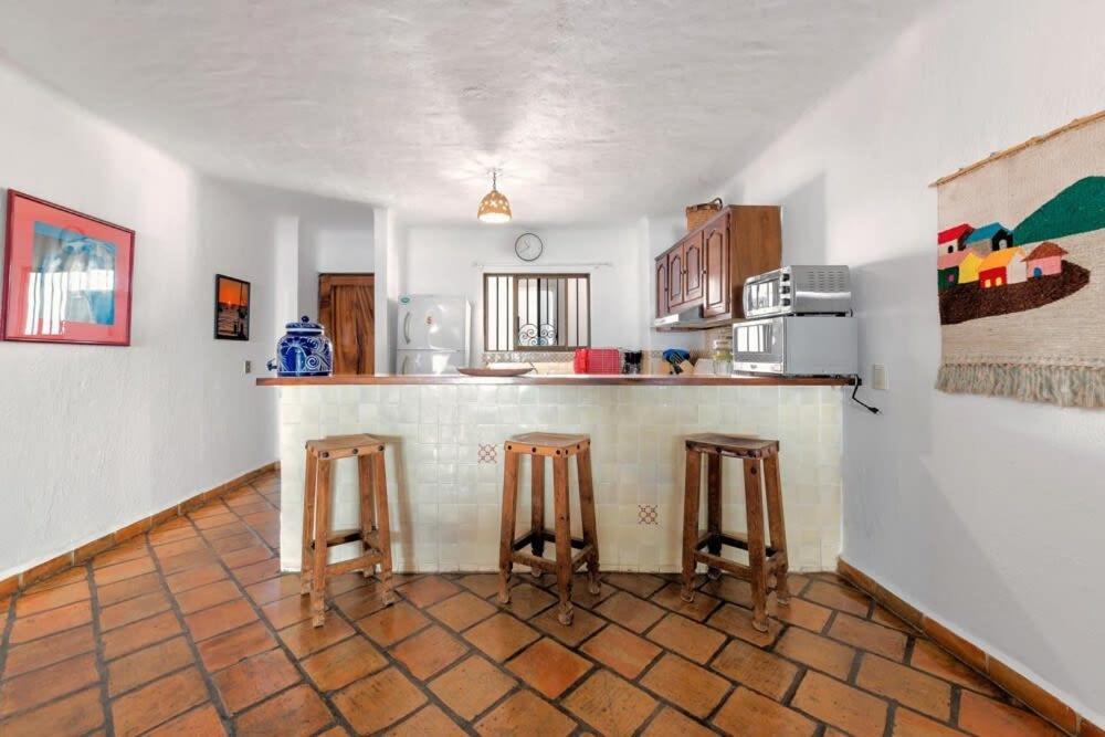 Ocean View 2br Condo-balcony-beach-pool