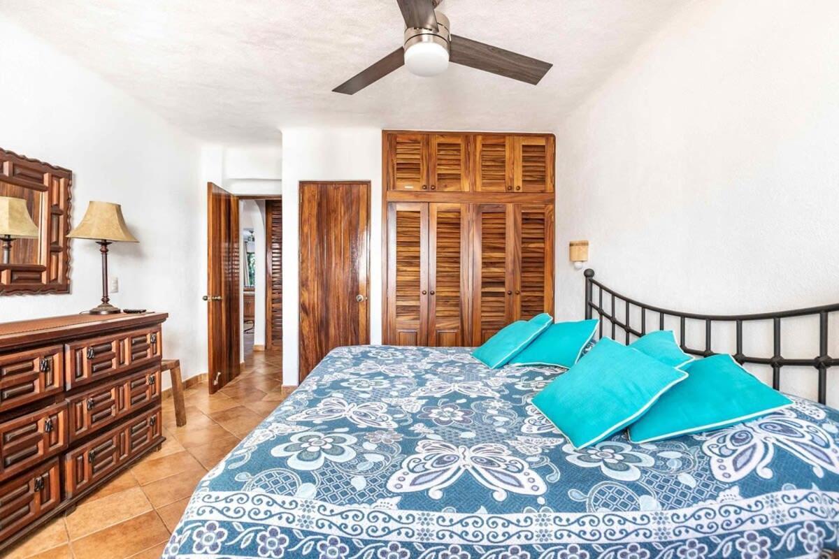 Apartment Ocean View 2br Condo-balcony-beach-pool