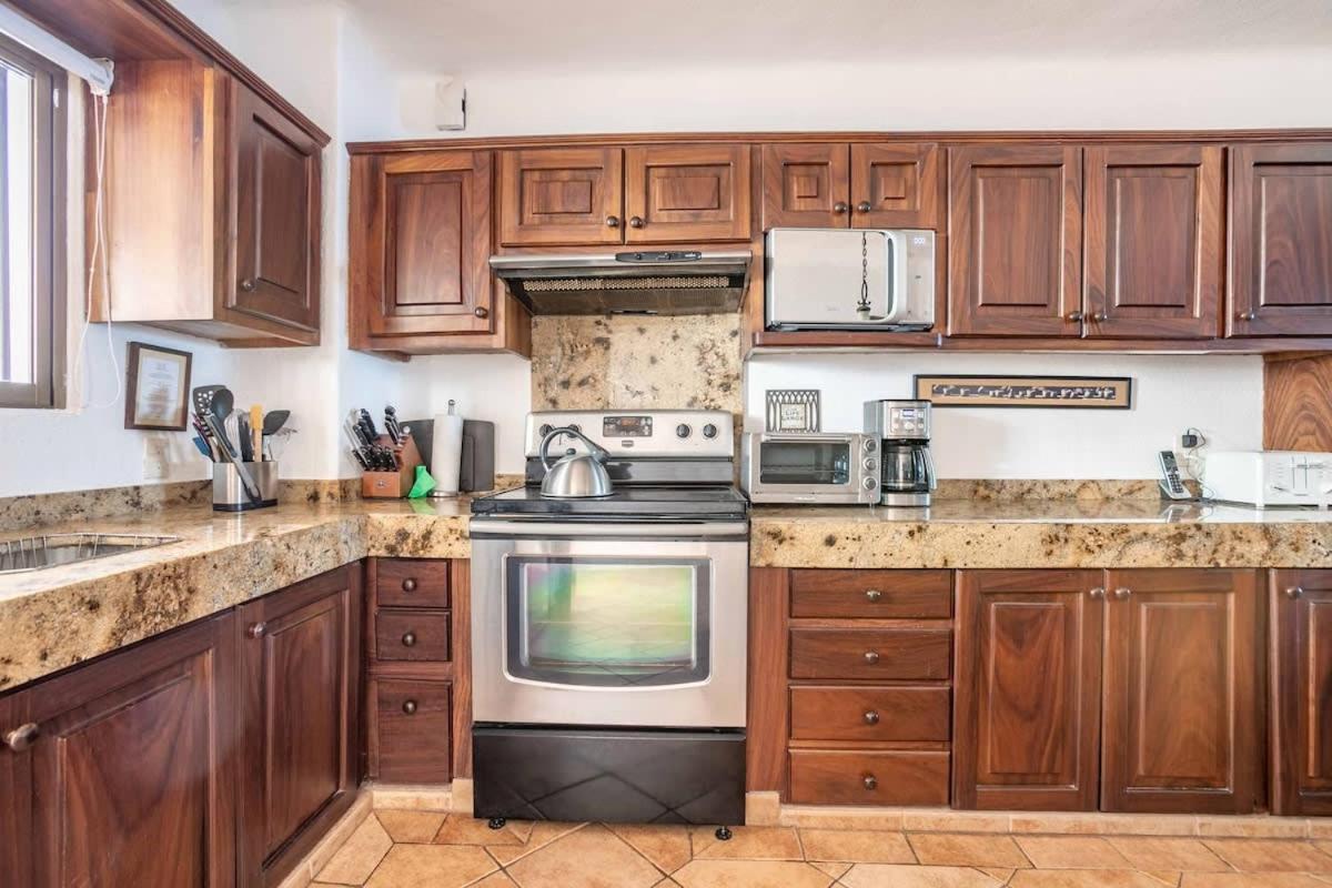 Ocean View 2br Condo-balcony-beach-pool Apartment
