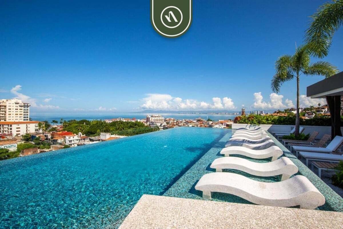 Amazing With Rooftop Pool - Private Balcony Apartment *