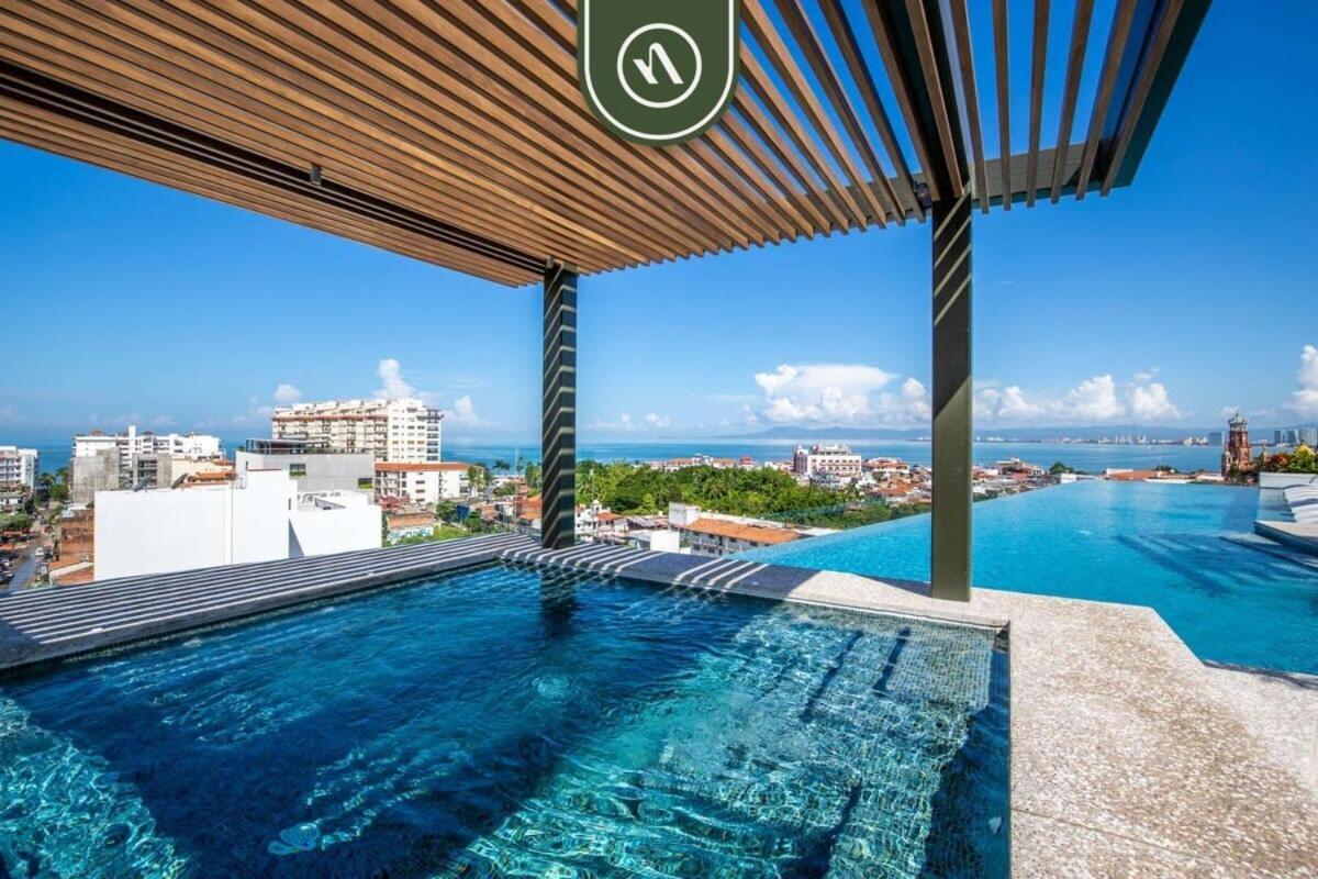 Amazing With Rooftop Pool - Private Balcony Apartment *