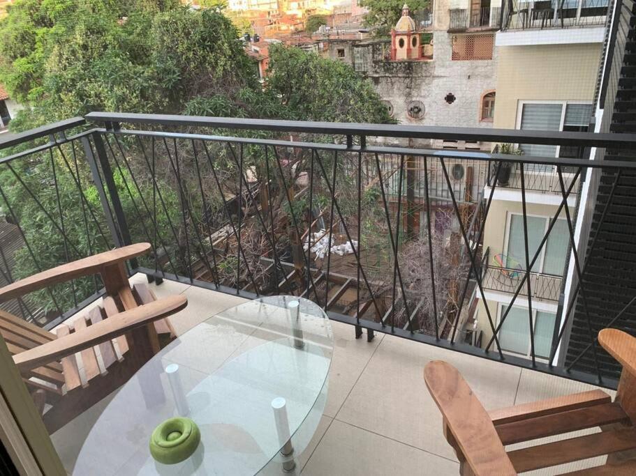 1bedroom 2balconies Unique Bar Street View In Pavilion Apartment