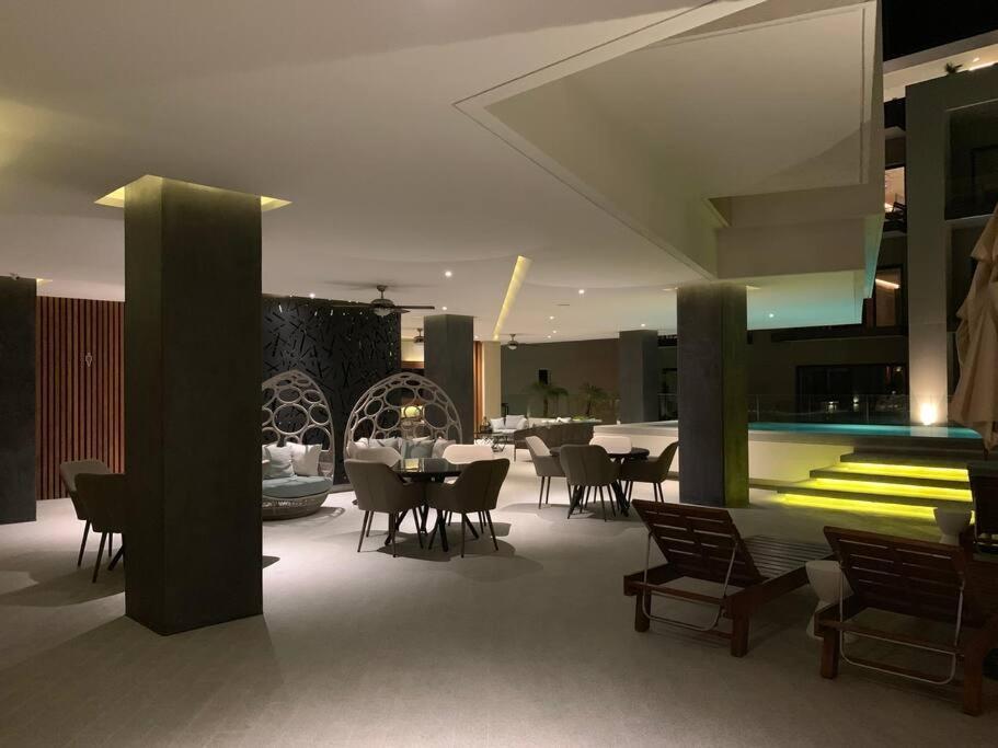 Apartment 1bedroom 2balconies Unique Bar Street View In Pavilion *