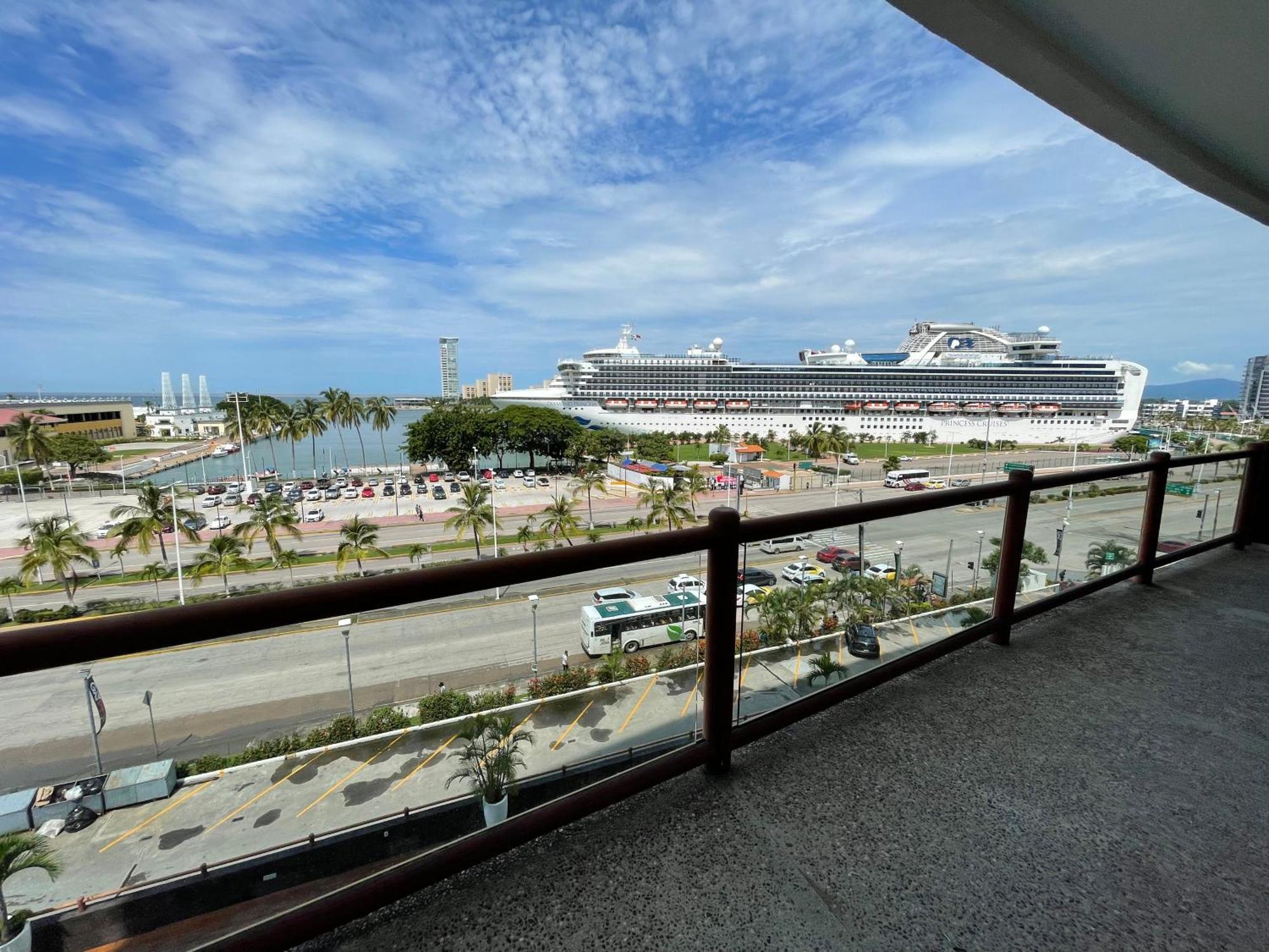 Apartment Deck 12