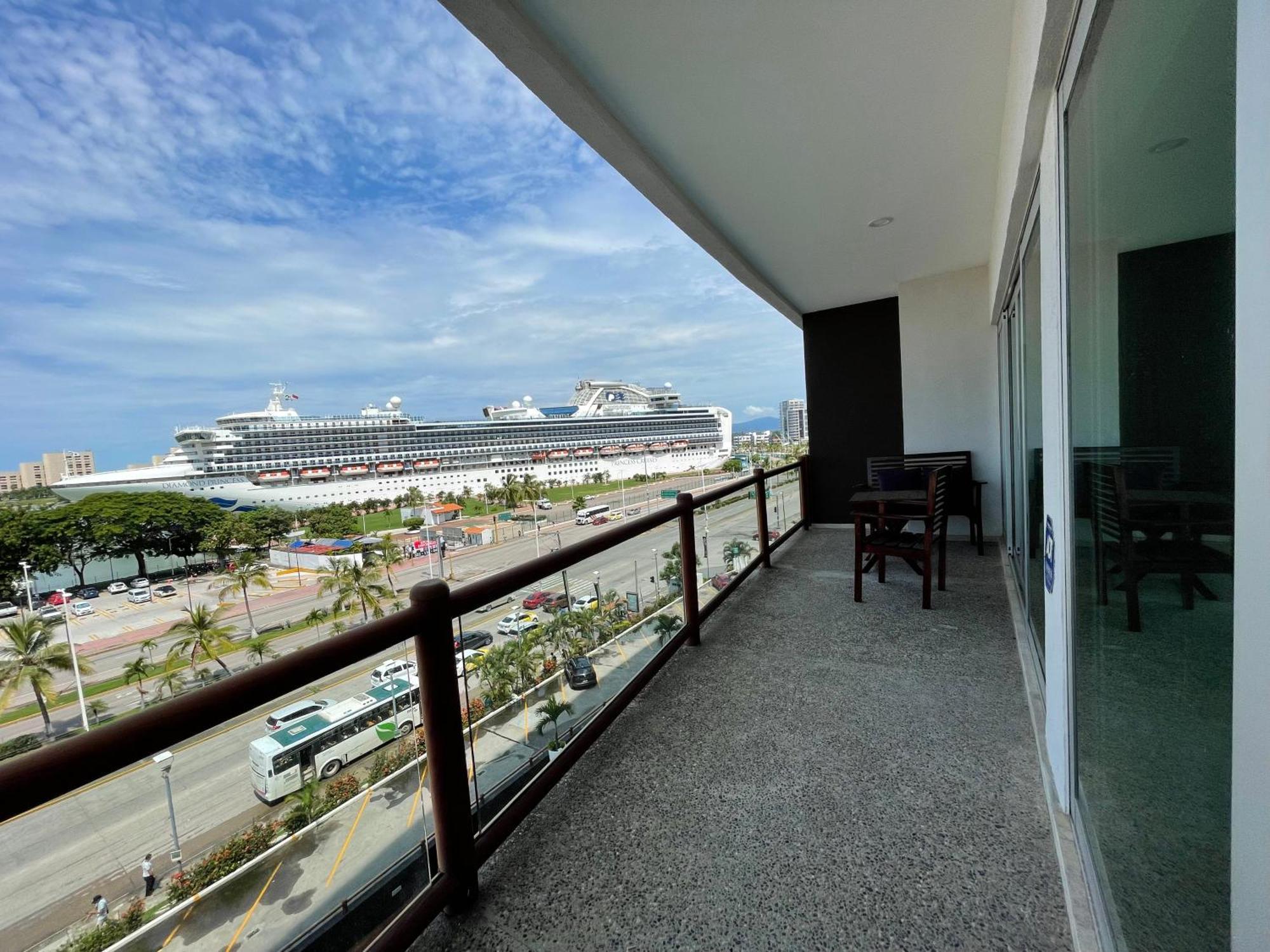 Apartment Deck 12