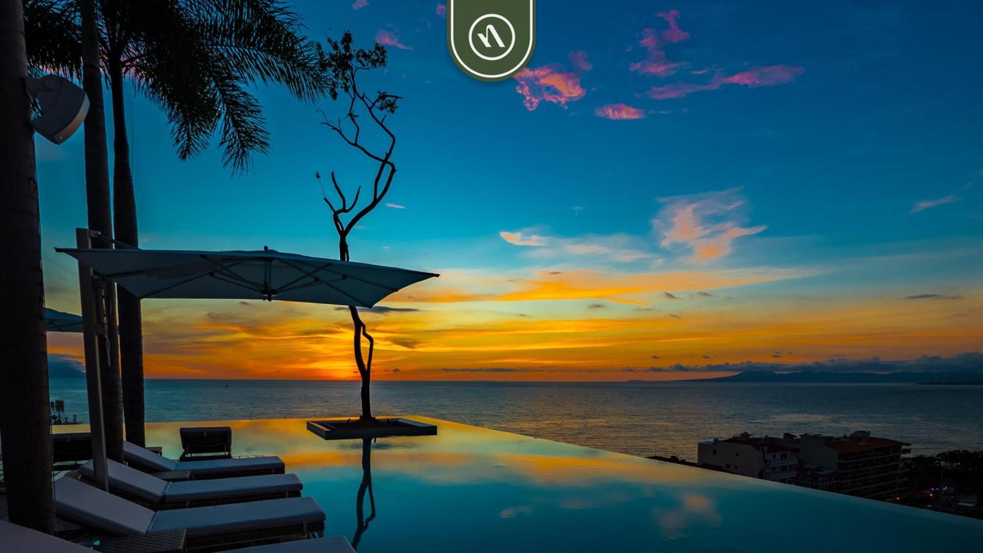 Luxury 1 Bedroom In Pier 57 - Infinity Pool Apartment *