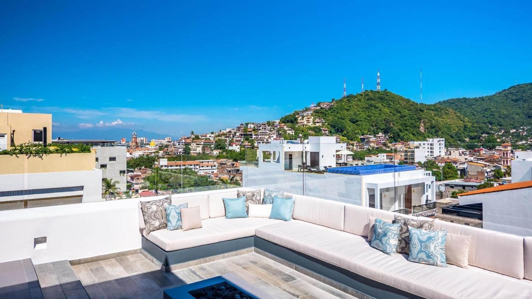 Colorful & Modern In Old Town, Pool, Gym Puerto Vallarta