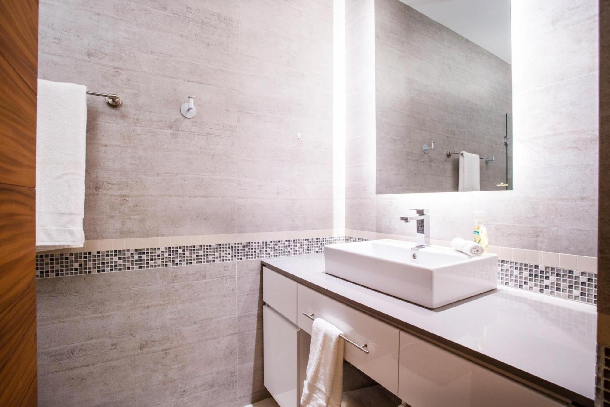 Colorful & Modern In Old Town, Pool, Gym Holiday home *