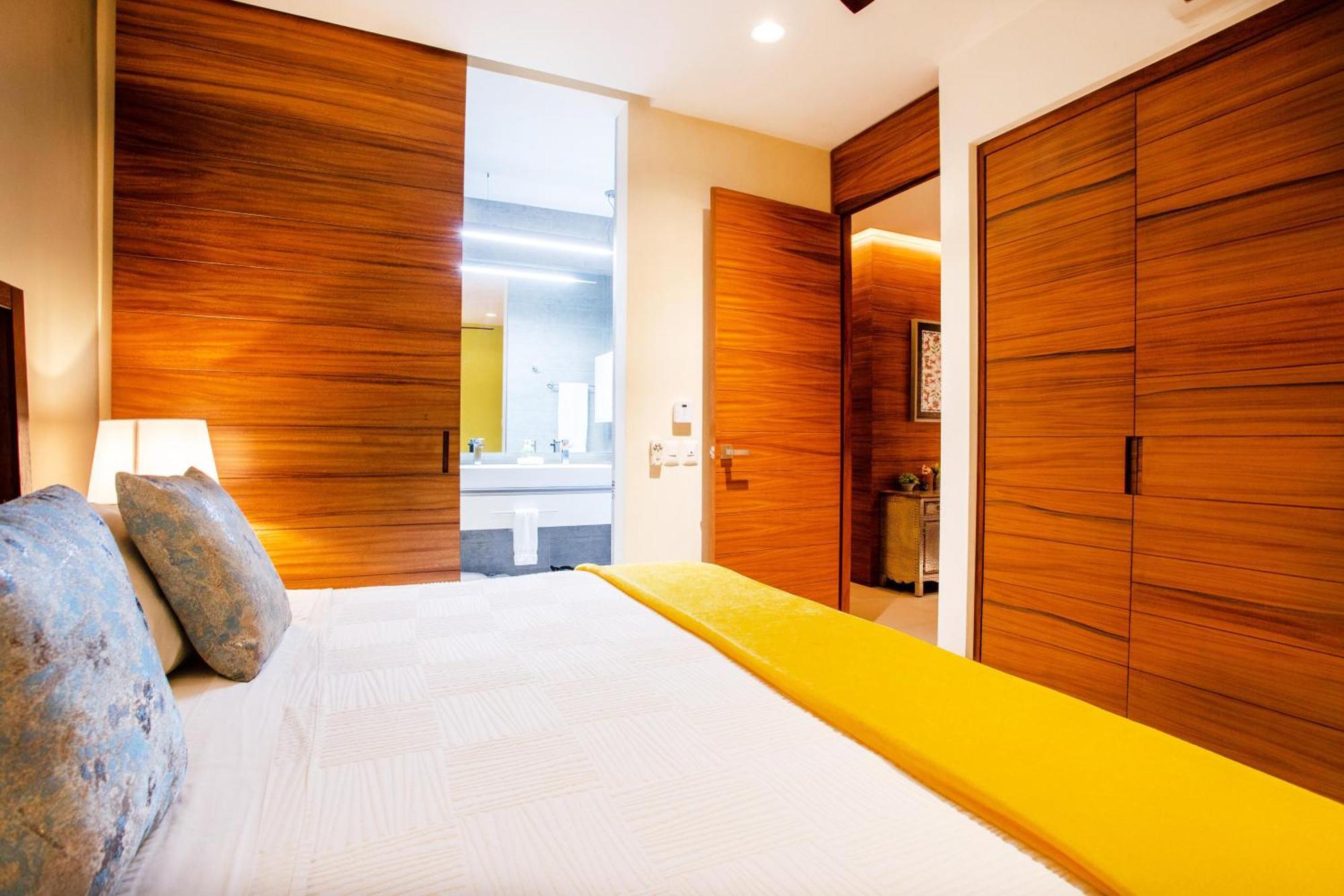 Colorful & Modern In Old Town, Pool, Gym