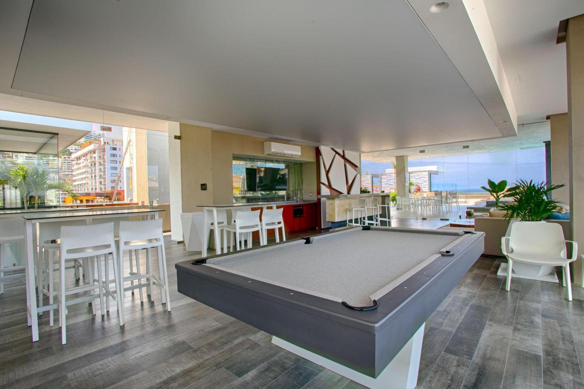 Relax In Style At Loft 268, Pool, Gym, Bbq Holiday home *