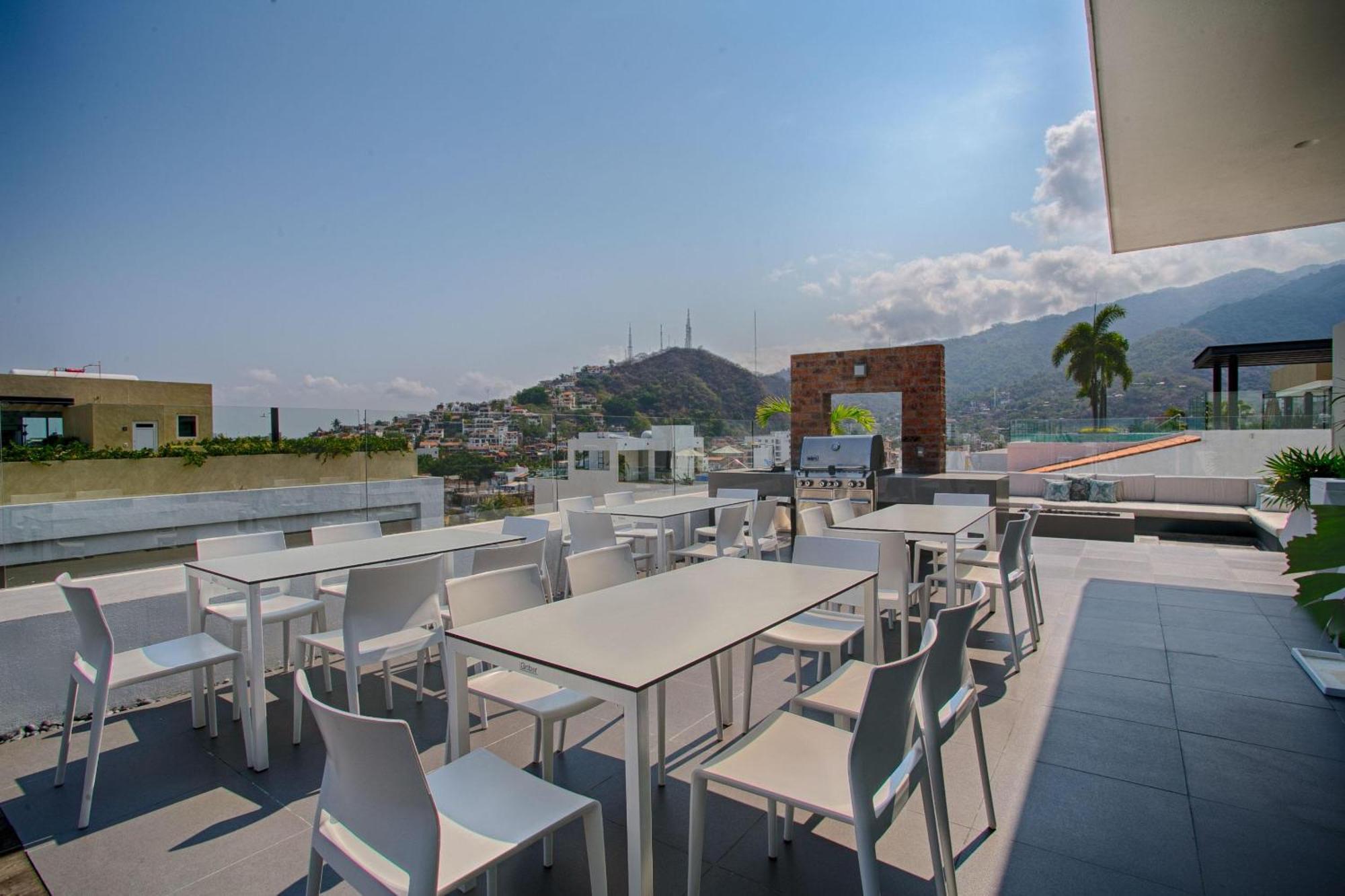 Relax In Style At Loft 268, Pool, Gym, Bbq *