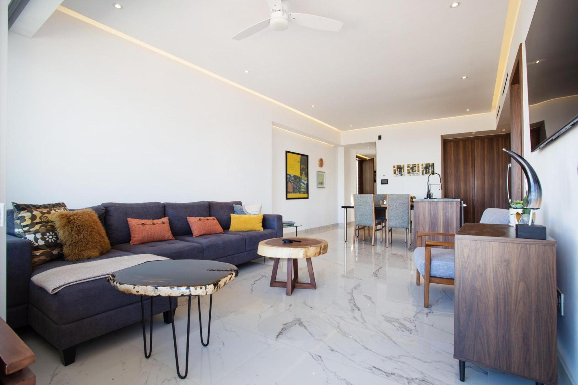 Holiday home Luxe 2br With Balcony, Pool, Gym *