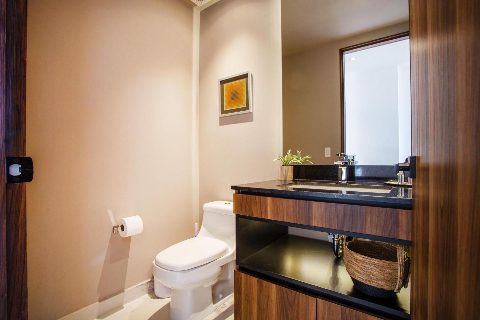 Luxe 2br With Balcony, Pool, Gym Holiday home *