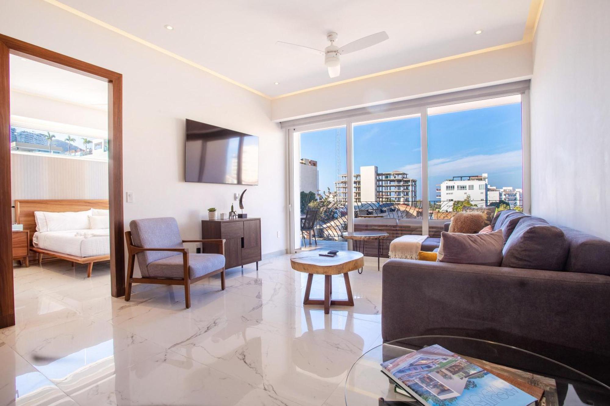 Luxe 2br With Balcony, Pool, Gym Holiday home Puerto Vallarta