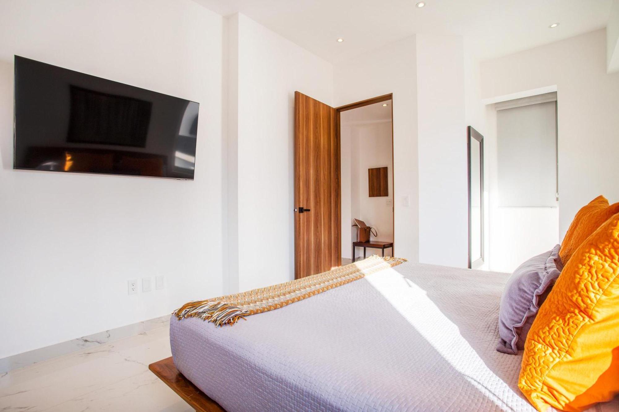 Luxe 2br With Balcony, Pool, Gym * Puerto Vallarta