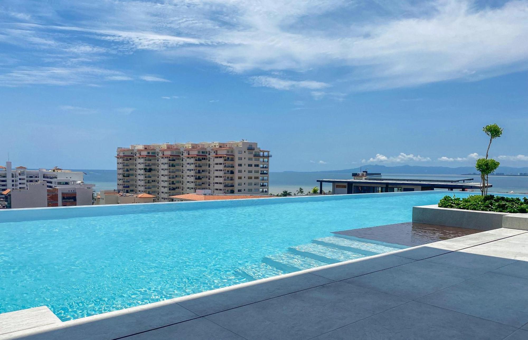 Luxe 2br With Balcony, Pool, Gym Holiday home