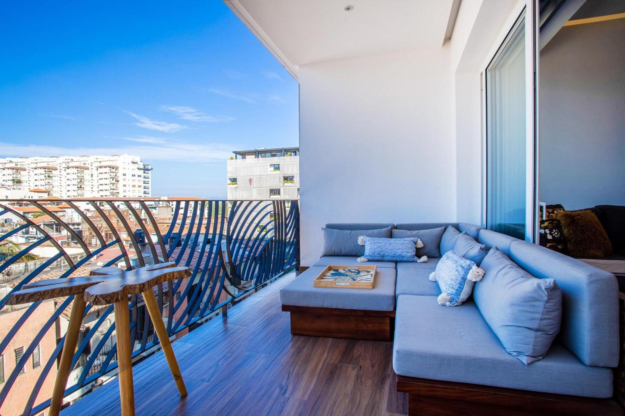 Luxe 2br With Balcony, Pool, Gym *