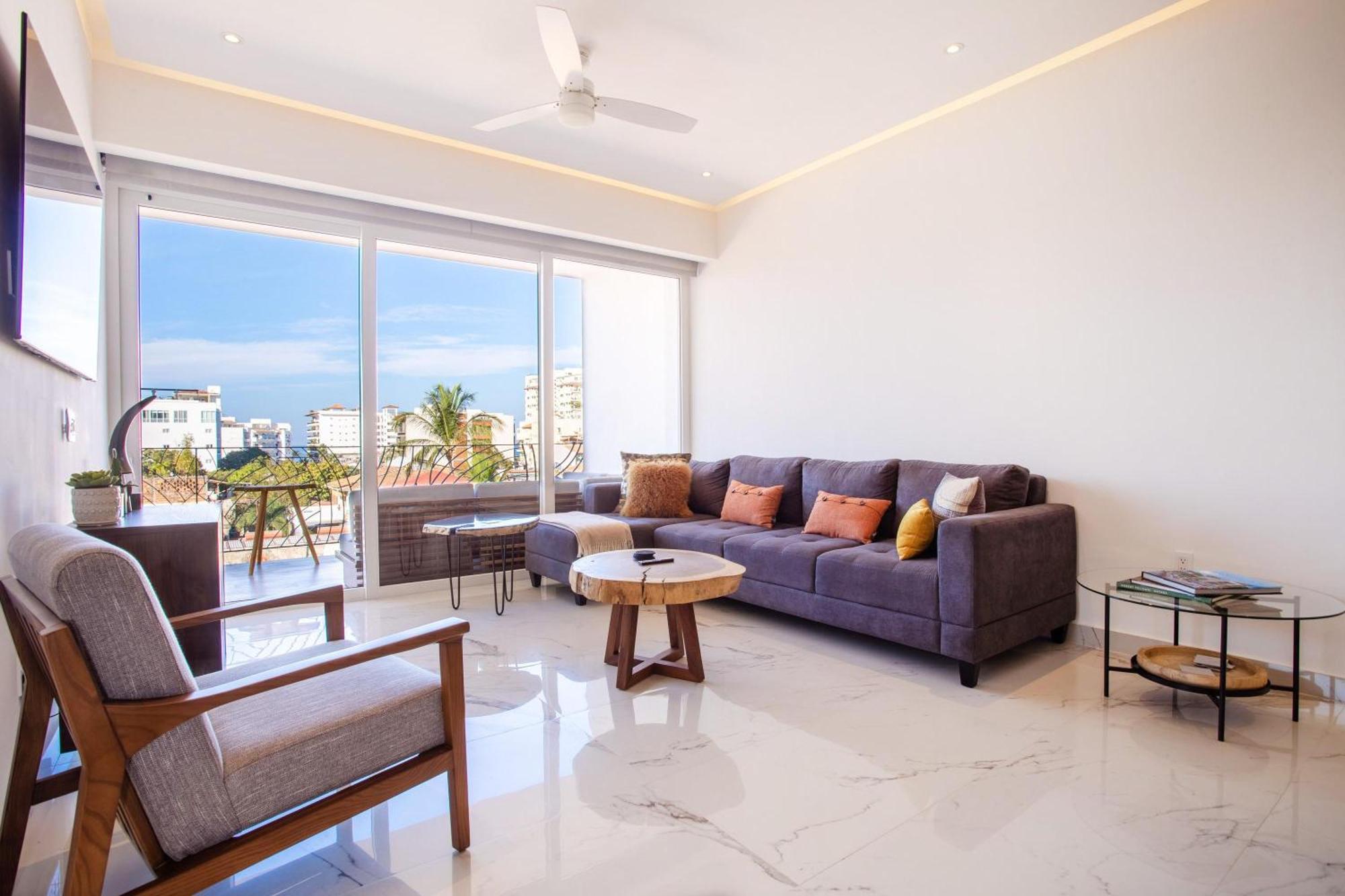 Luxe 2br With Balcony, Pool, Gym * Puerto Vallarta