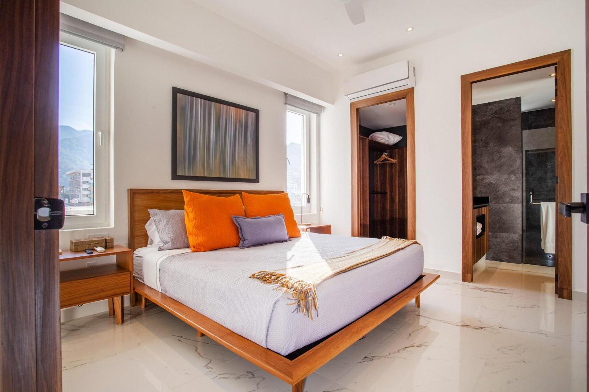 Luxe 2br With Balcony, Pool, Gym