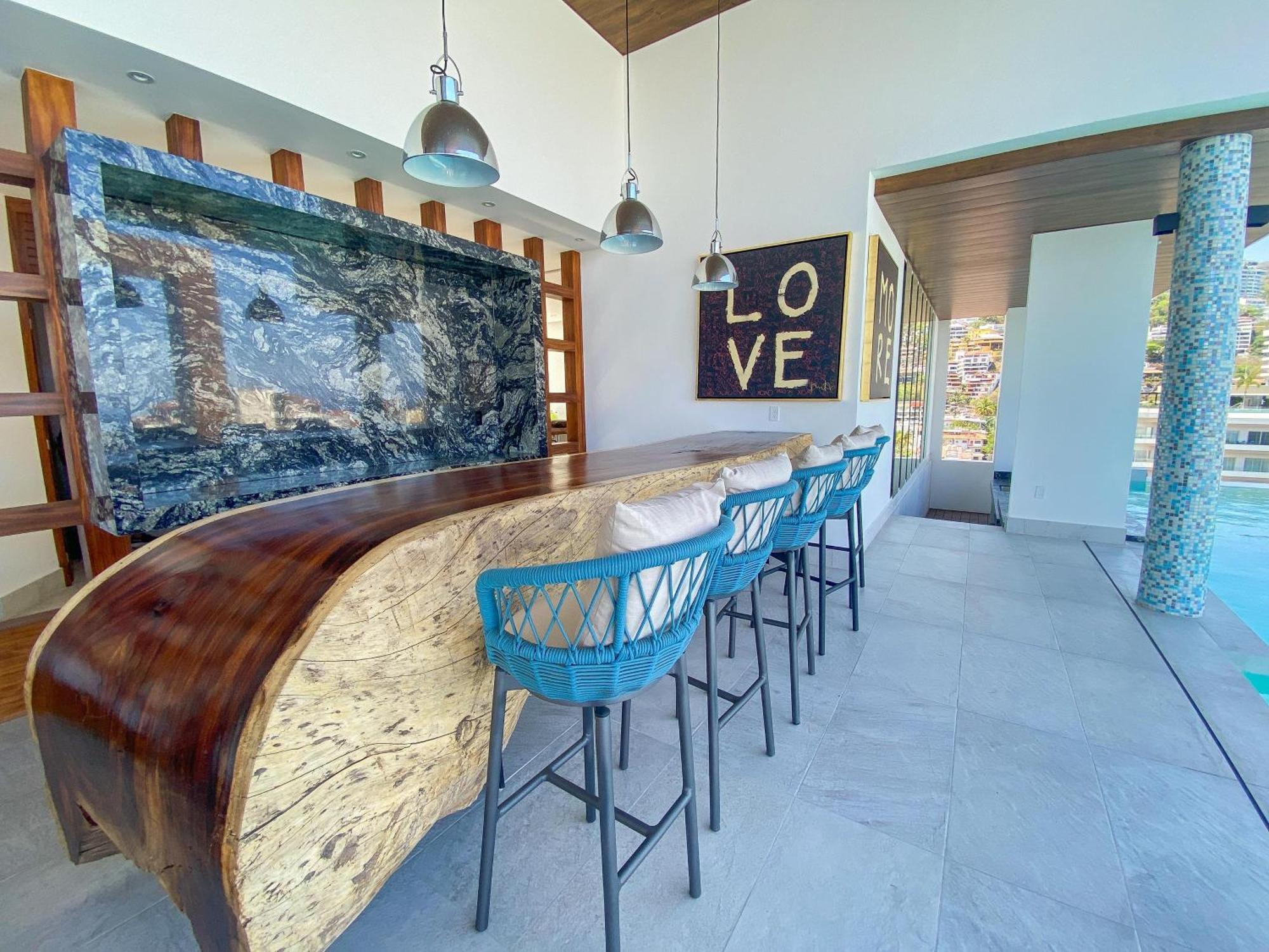 Luxe 2br With Balcony, Pool, Gym *