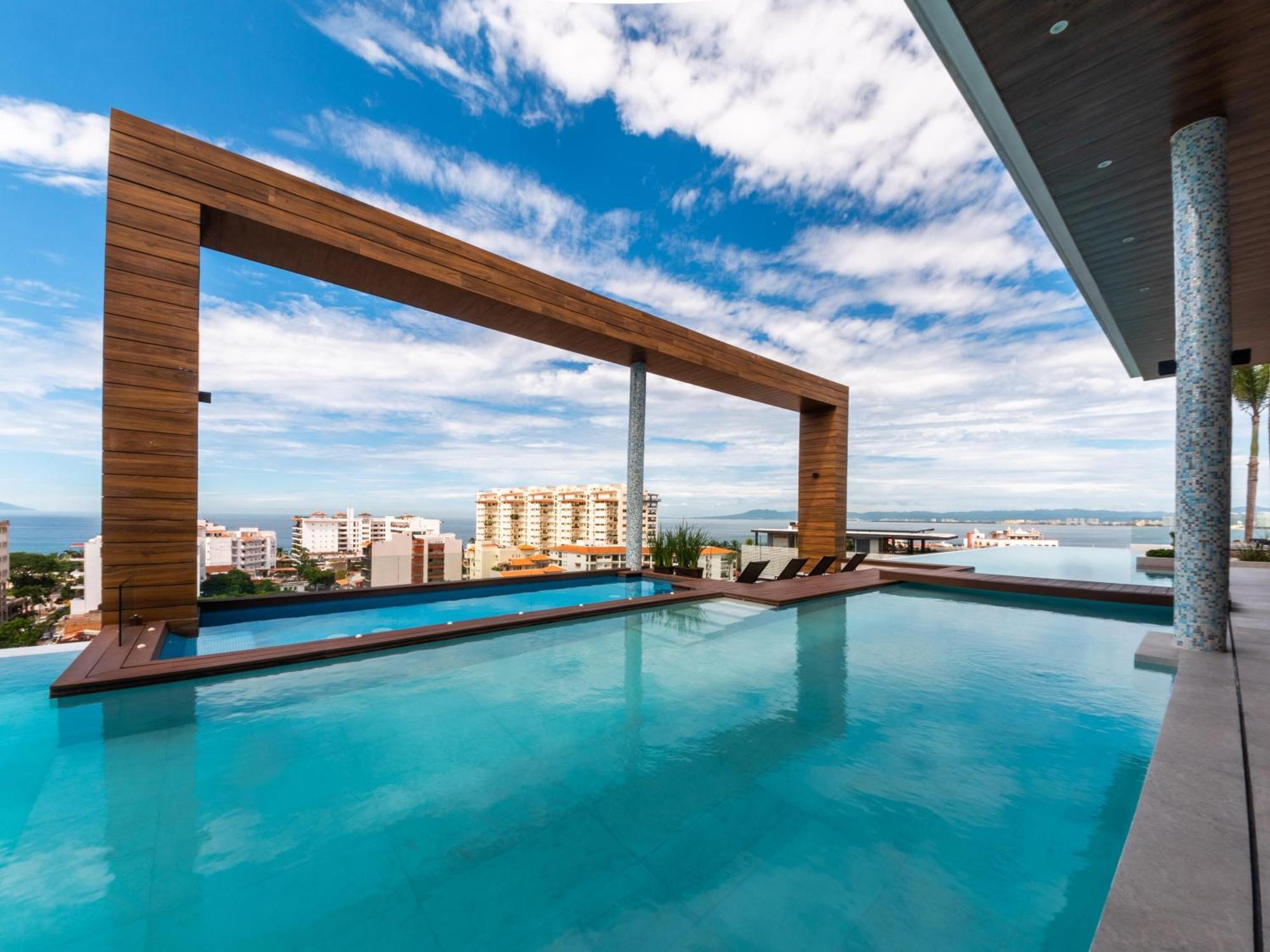 Luxe 2br With Balcony, Pool, Gym *