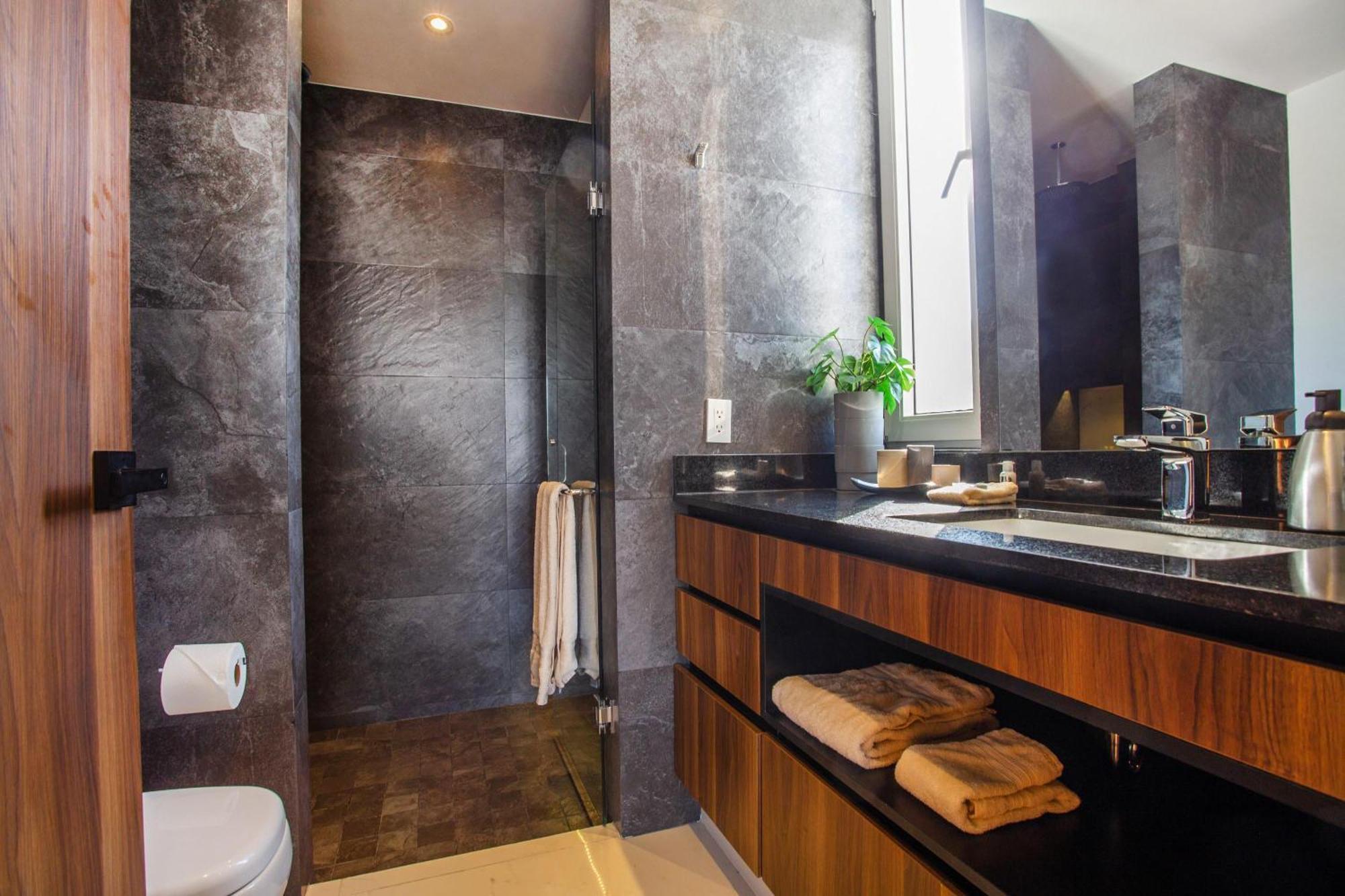Luxe 2br With Balcony, Pool, Gym Holiday home