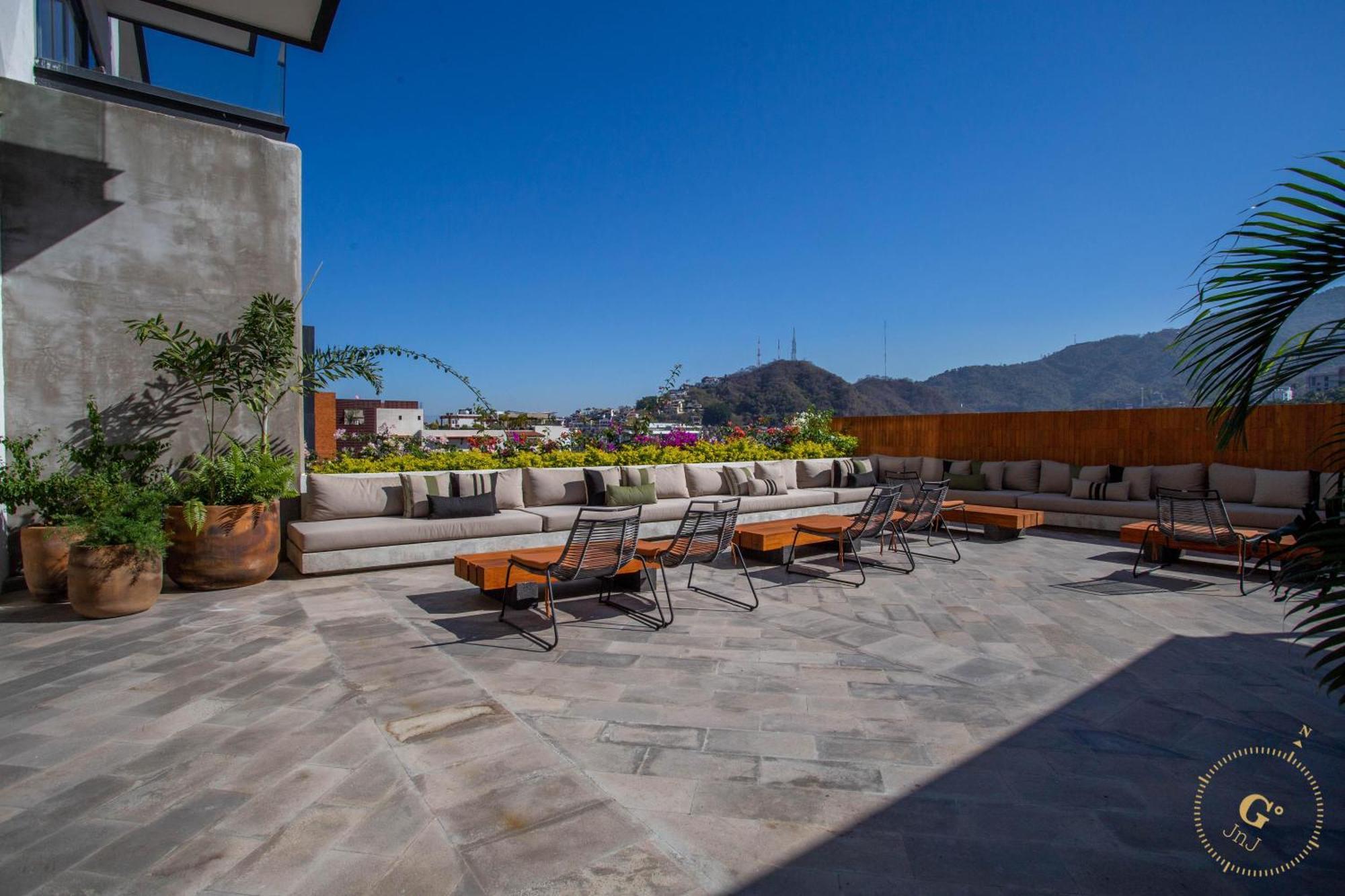 1 Bedroom Romantic Zone, Rooftop Pool & Parking *