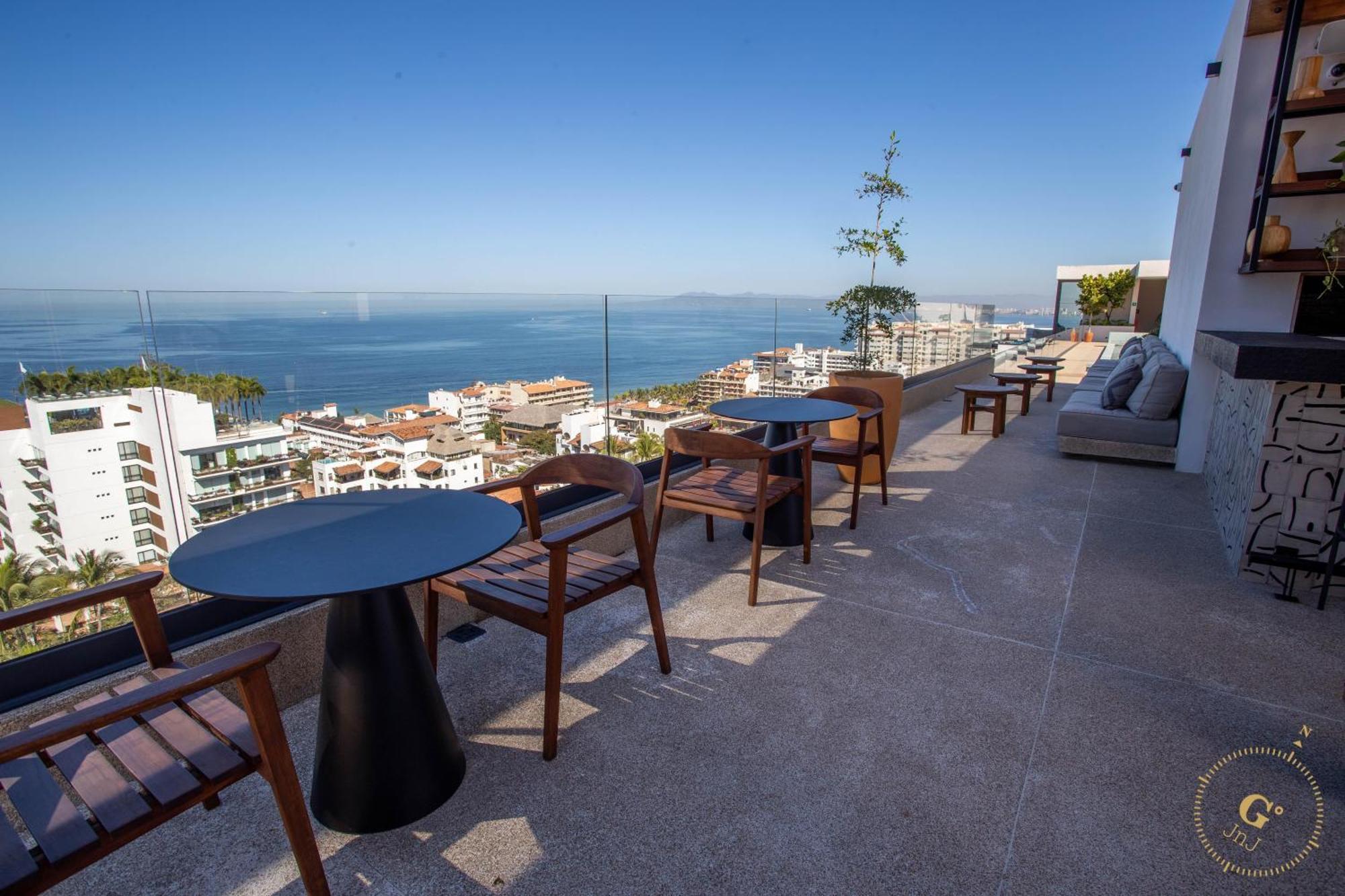 1 Bedroom Romantic Zone, Rooftop Pool & Parking Holiday home *