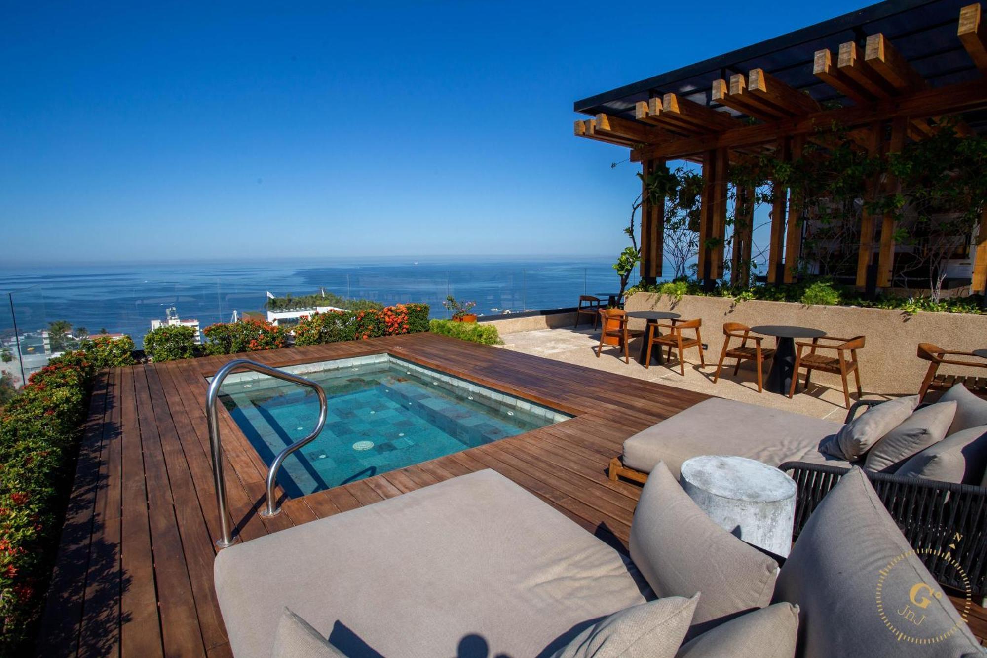 1 Bedroom Romantic Zone, Rooftop Pool & Parking *
