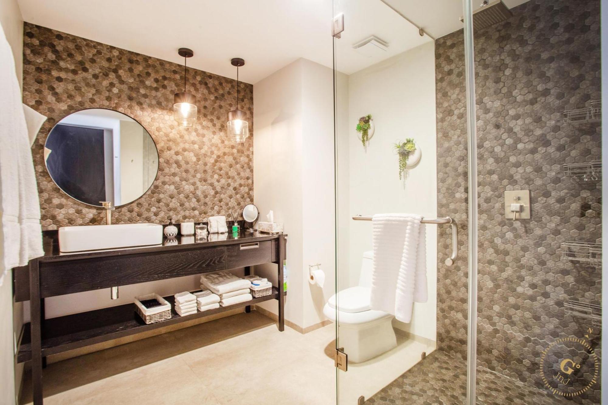 Holiday home 1 Bedroom Romantic Zone, Rooftop Pool & Parking