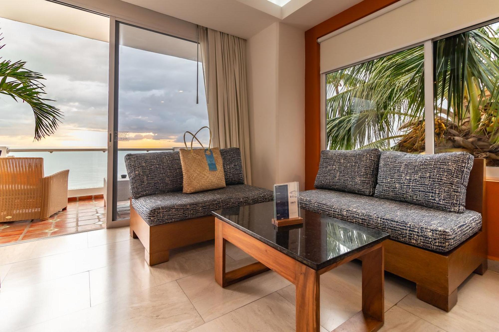 The Paramar Beachfront Boutique With Breakfast Included - Downtown Malecon Hotel