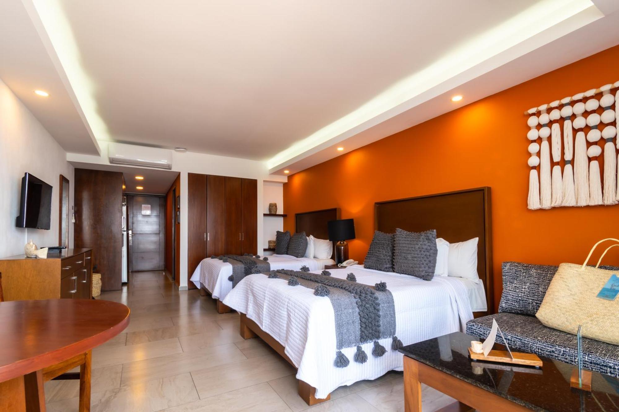 The Paramar Beachfront Boutique With Breakfast Included - Downtown Malecon Puerto Vallarta